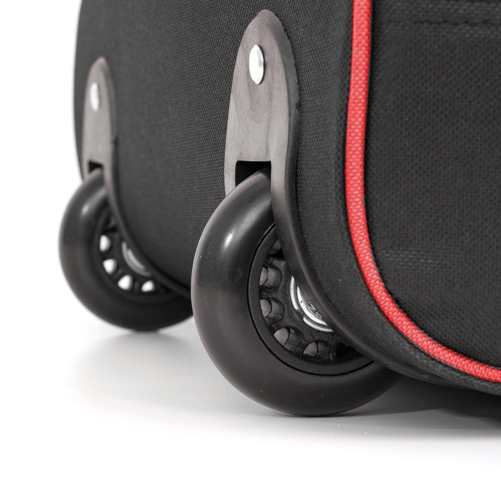 Large Travel Bag With Wheels (Red) - iN Travel - Image 7